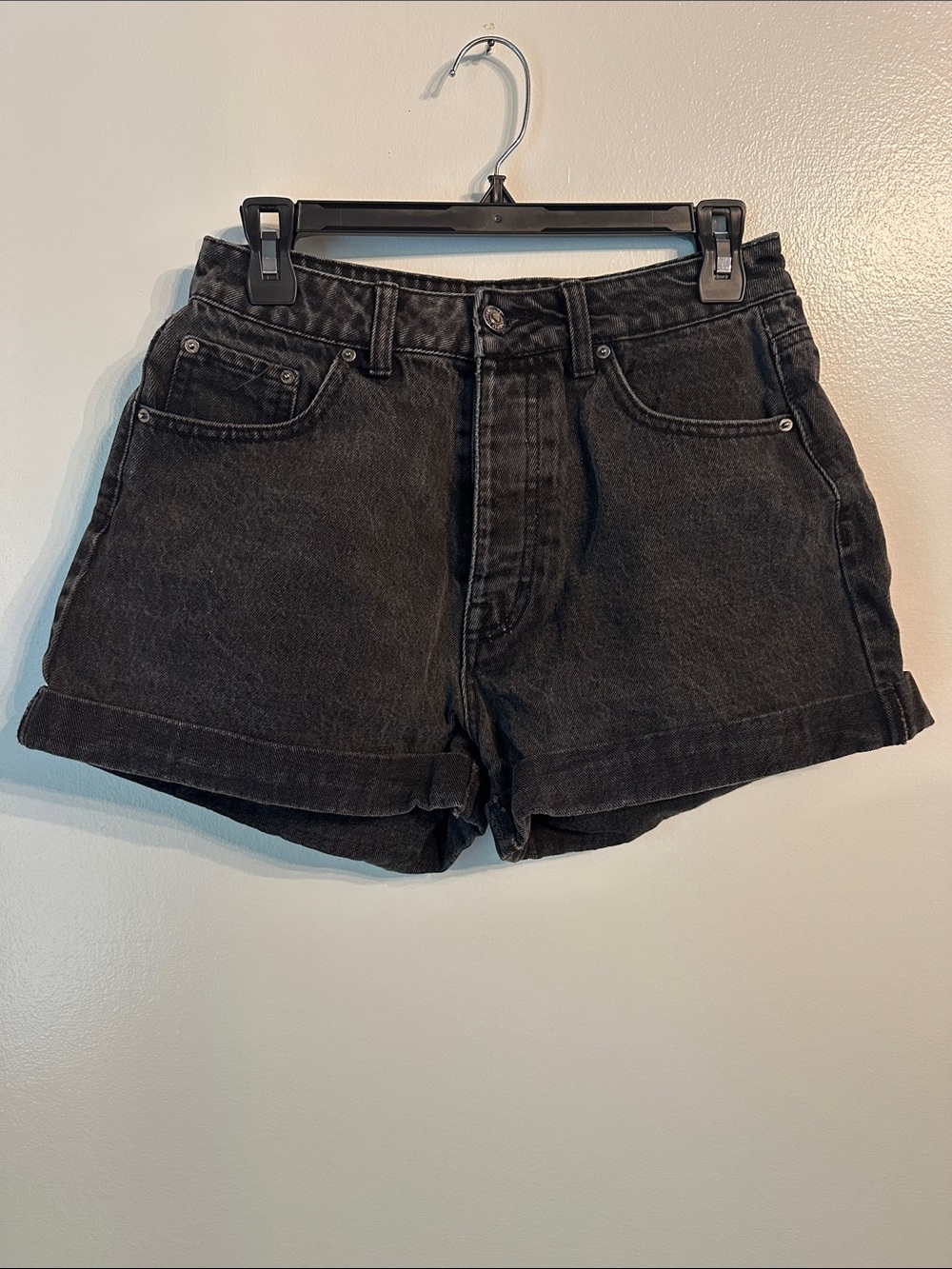Forever 21 Dark Wash Black Denim Shorts size 29